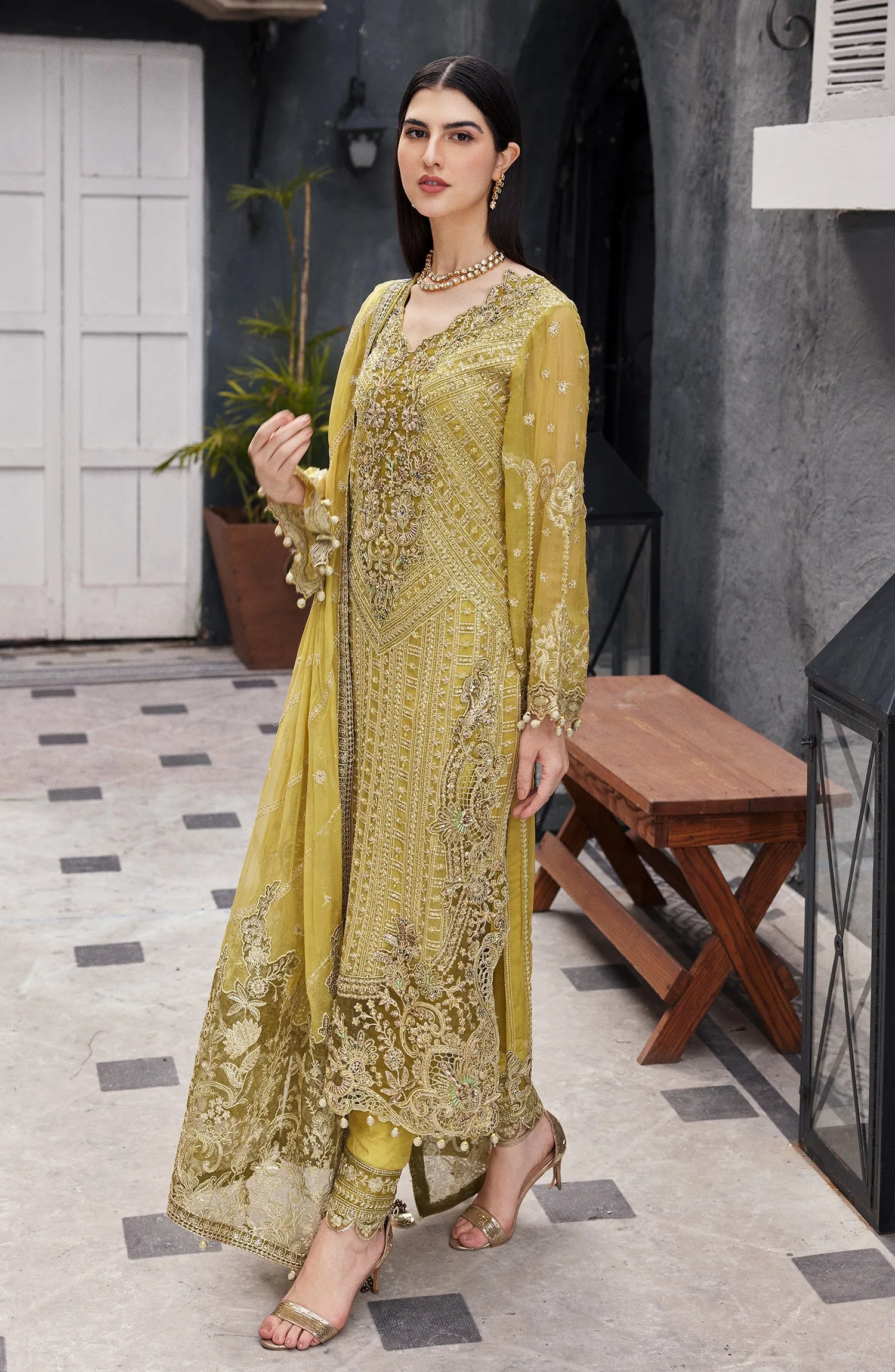 EMAAN ADEEL | Nawabzadi Embroidered '24 | AROOHI