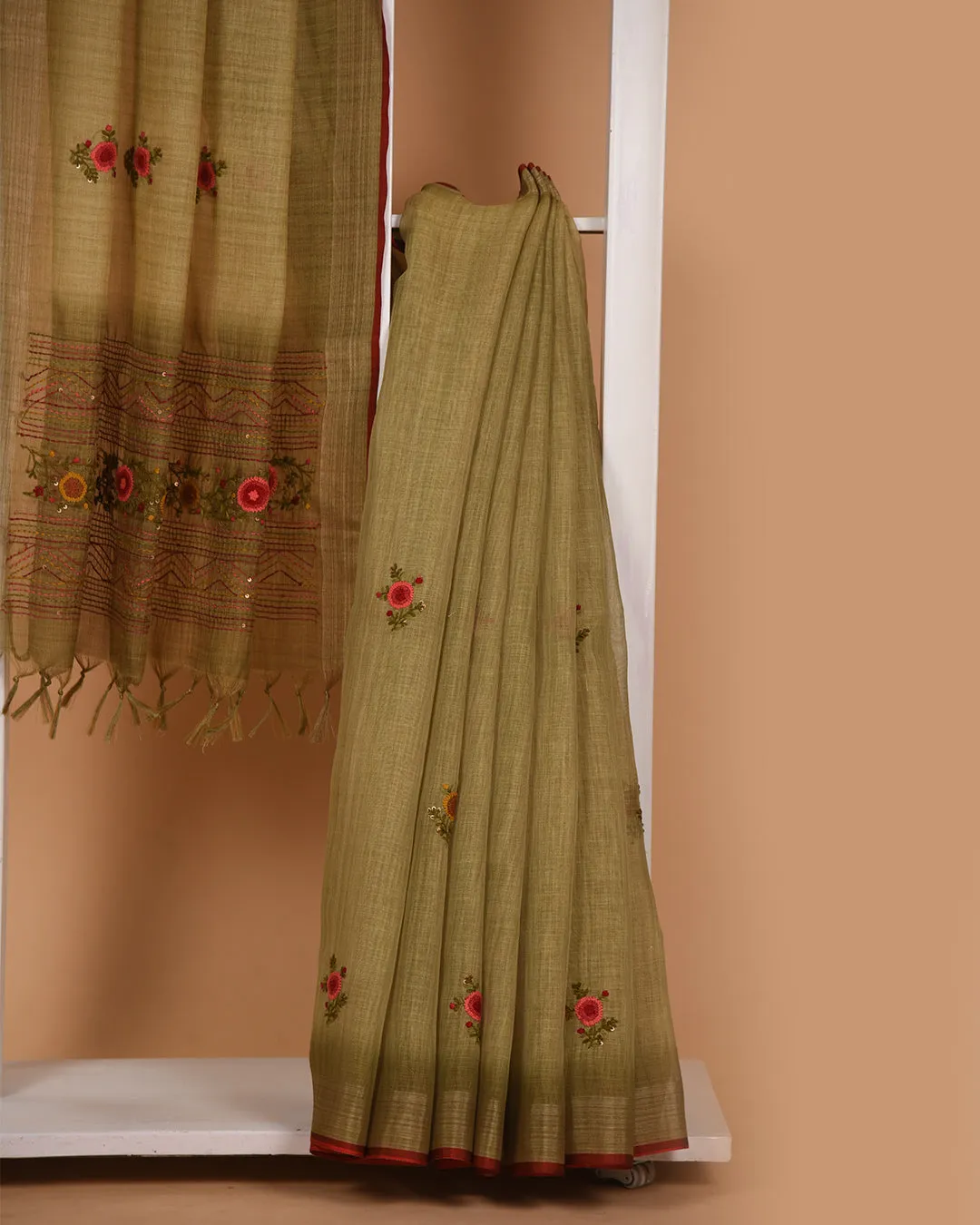 Green Linen Silk Blend Embroidered Saree With Linen Silk Embroidered Blouse