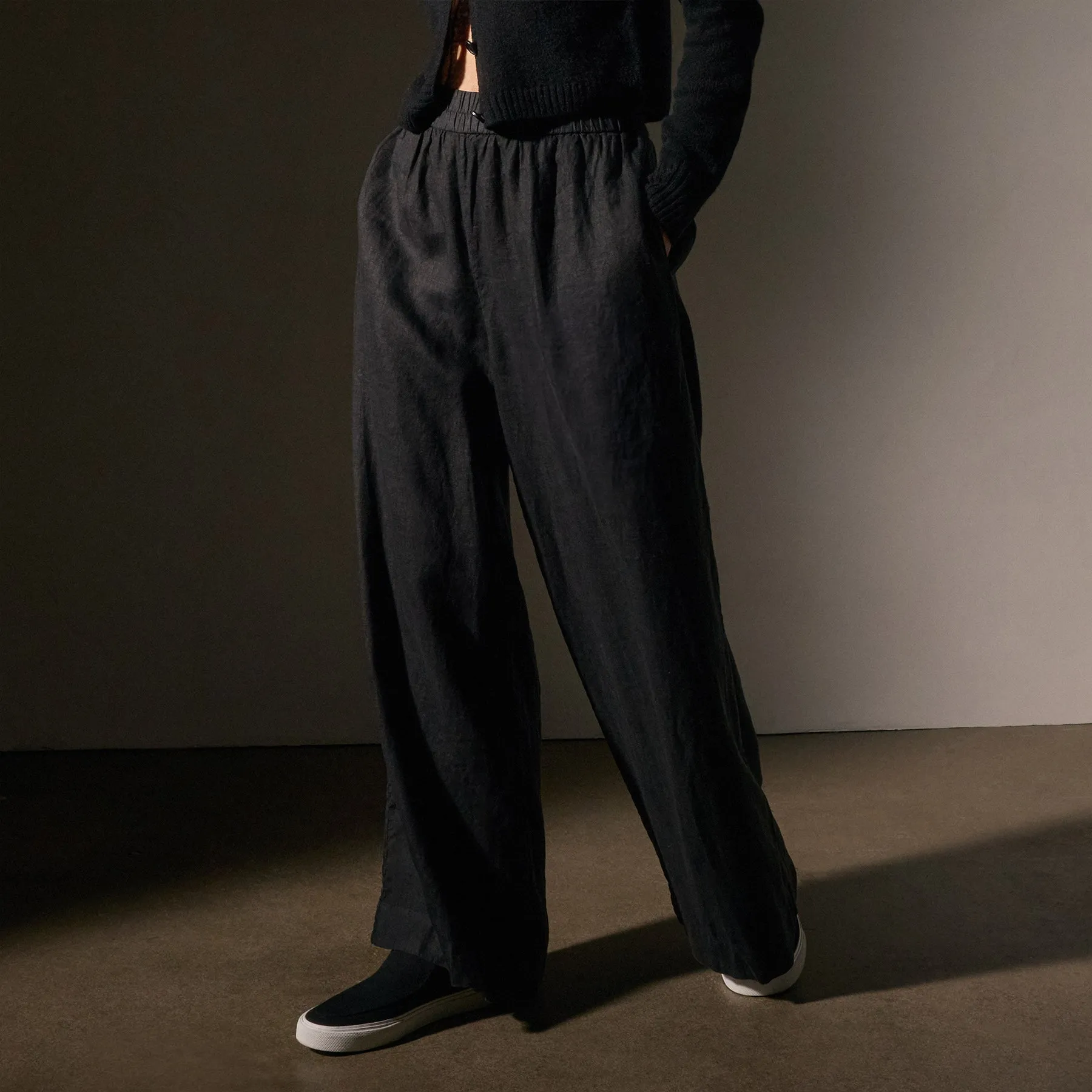 Lightweight Linen Wide Leg Pant - Black