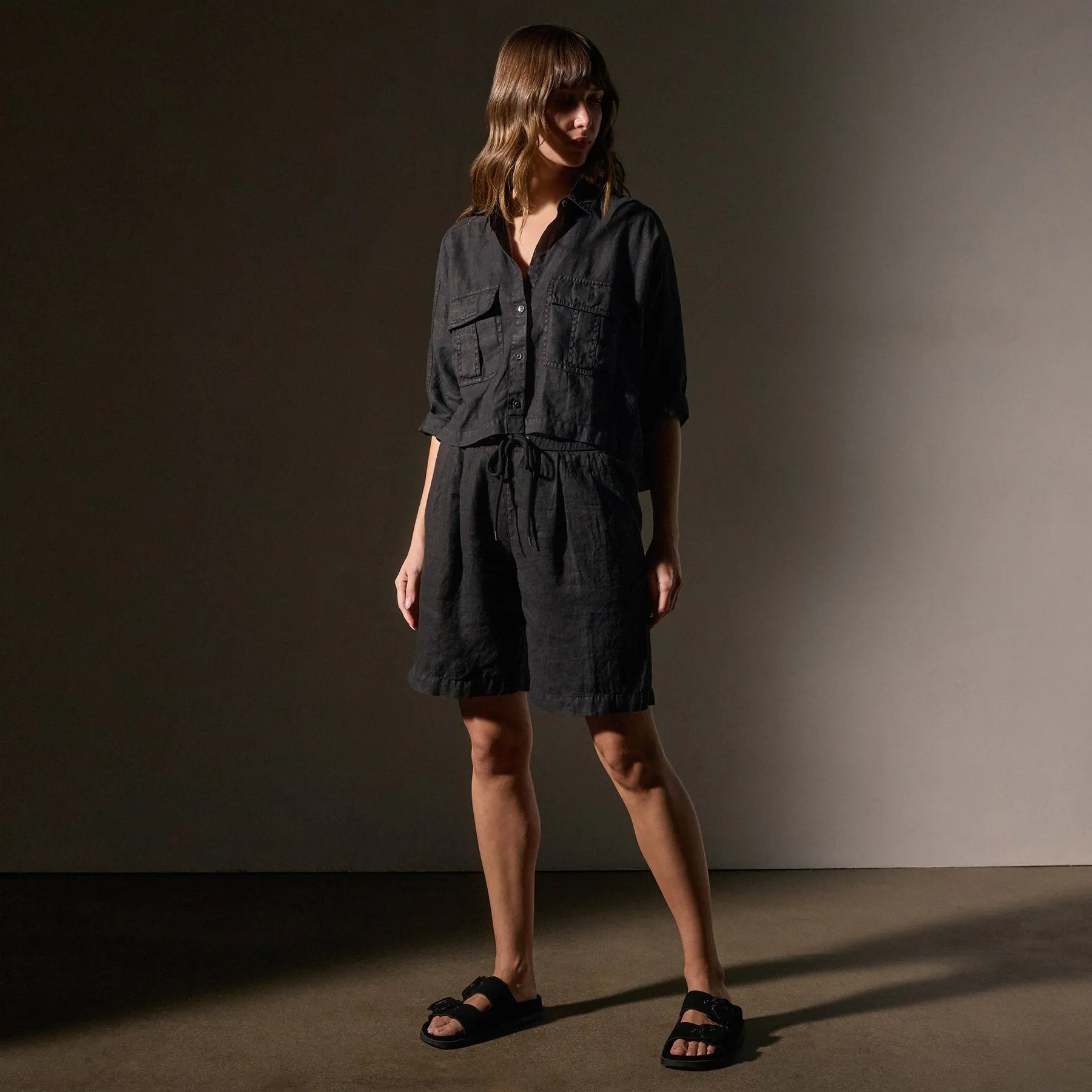Pleated Linen Bermuda Short - Black
