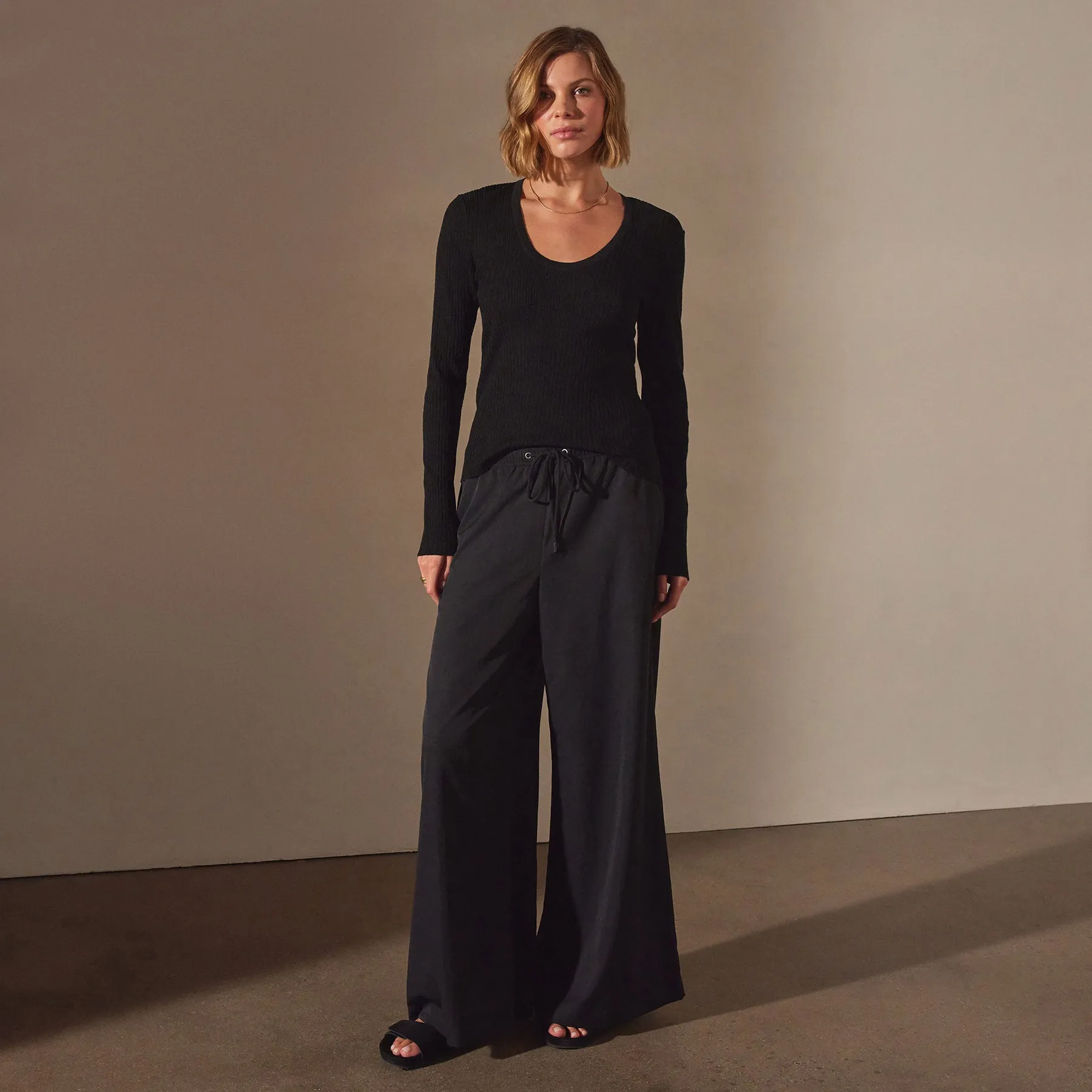 Stretch Linen Ribbed U Neck - Black