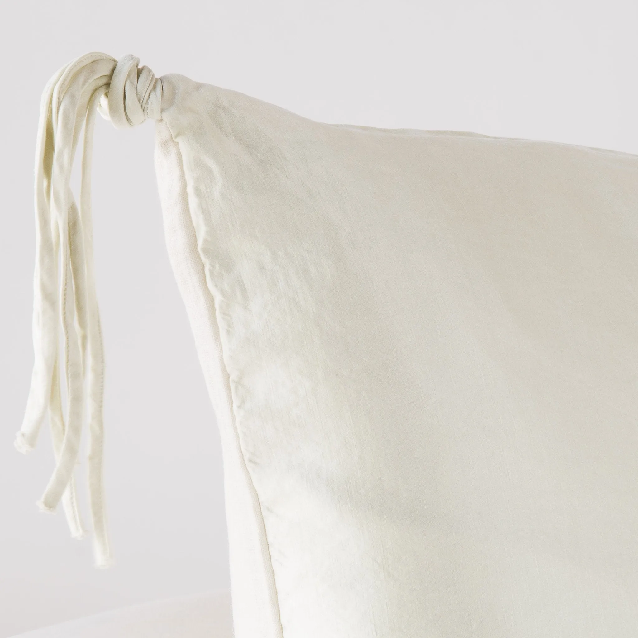 Taline Lumbar Pillow