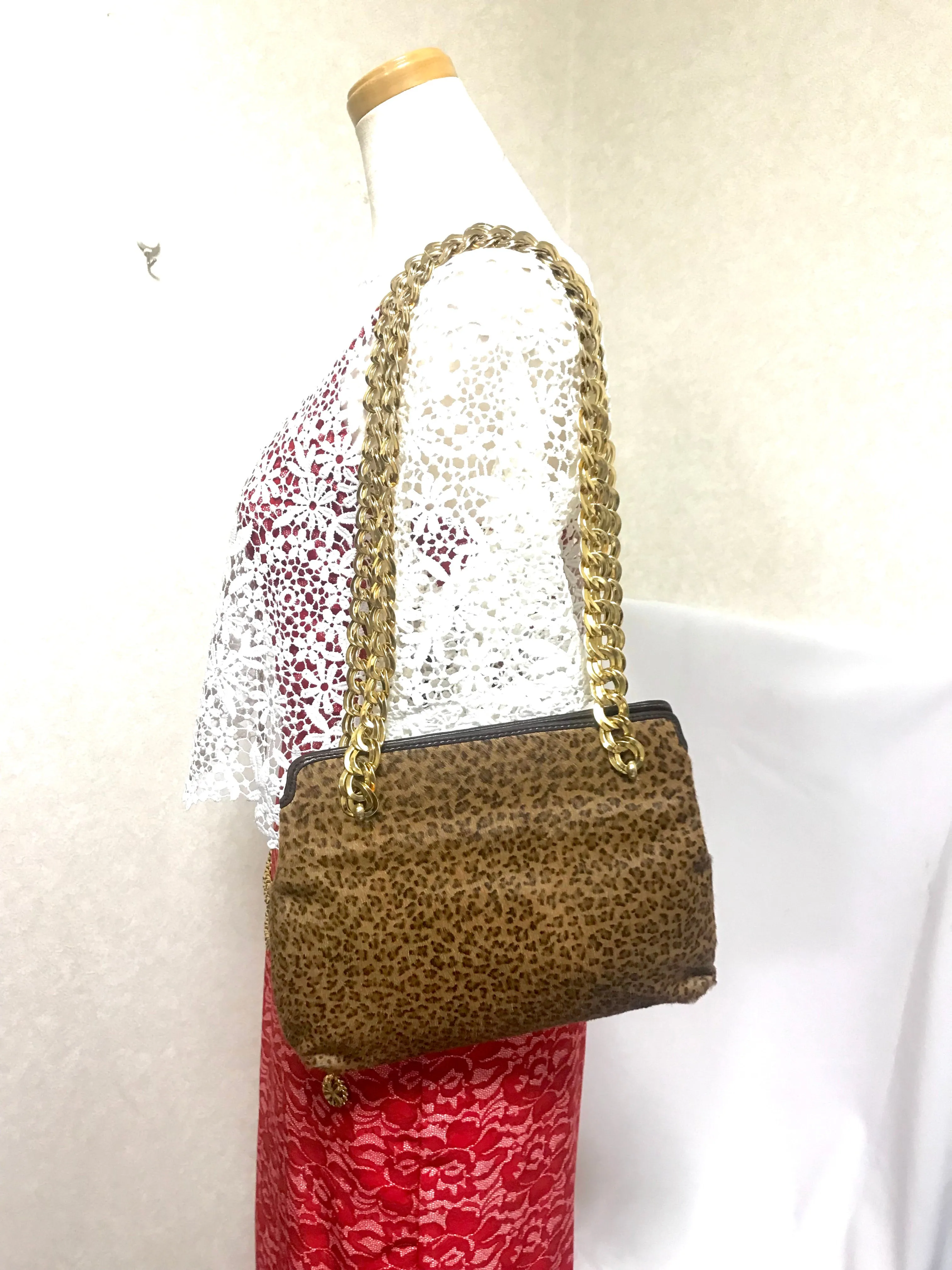 Vintage Bottega Veneta genuine leather shoulder bag with allover faux leopard print and double golden chain straps.