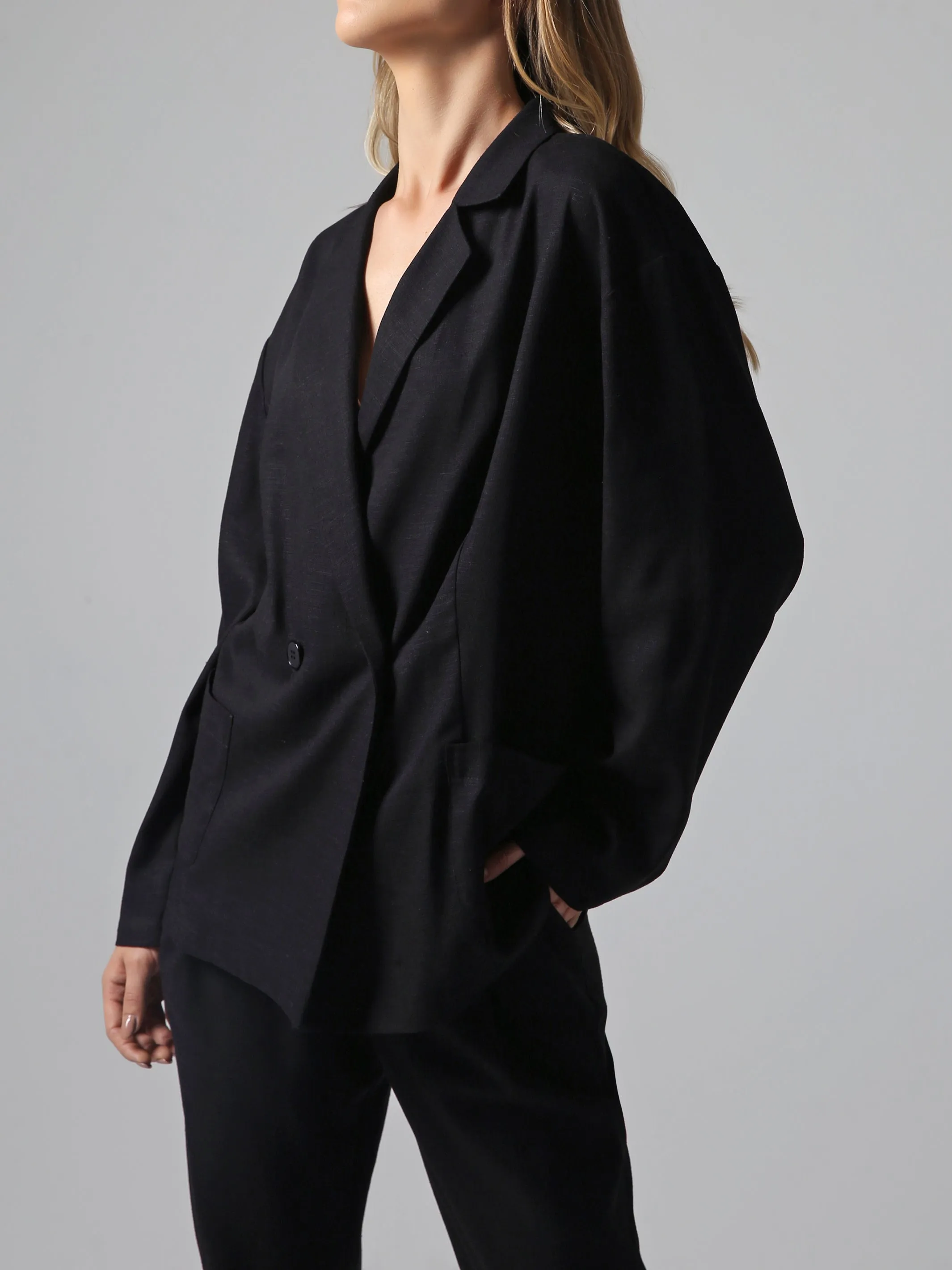 Visaltes Linen Suit