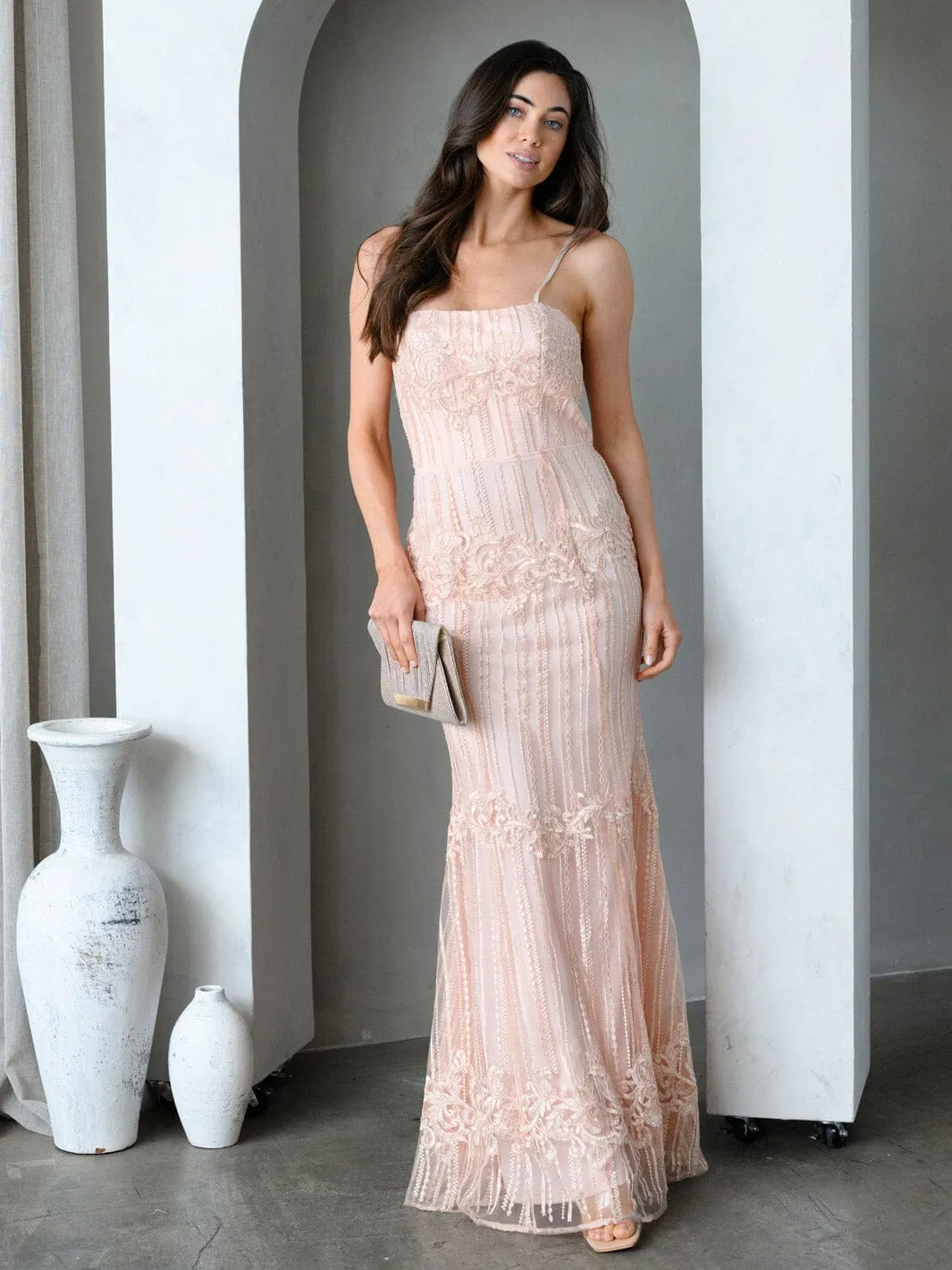 WOMEN'S SLEEVELESS EMBROIDERY GOWN MAXI DRESS