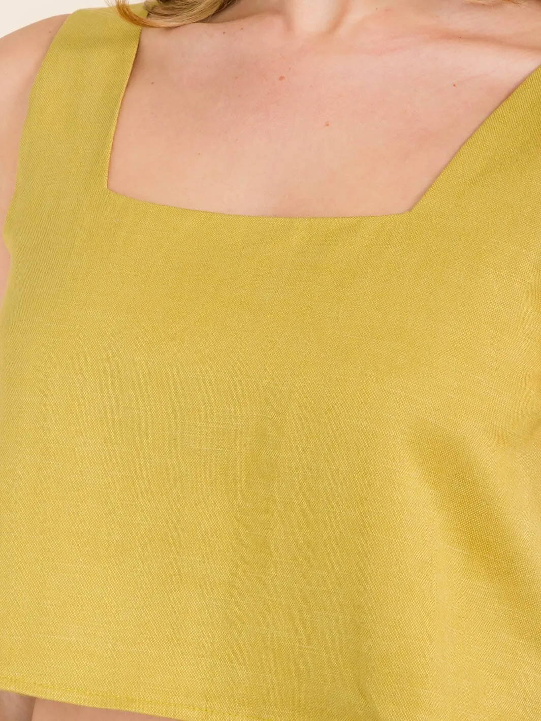 WOMEN'S SLEEVELESS SQUARE NECK CROP TANK TOP